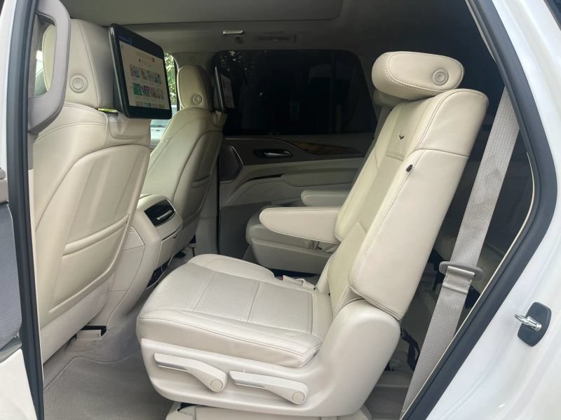 Used 2024 Cadillac Escalade Sport Platinum w/ LPO, ONYX Package AWD/4WD image 13