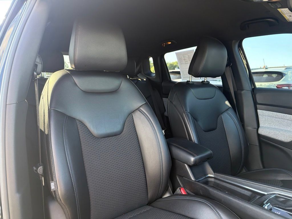 Used 2023 Jeep Compass Latitude w/ Convenience Group AWD/4WD image 11