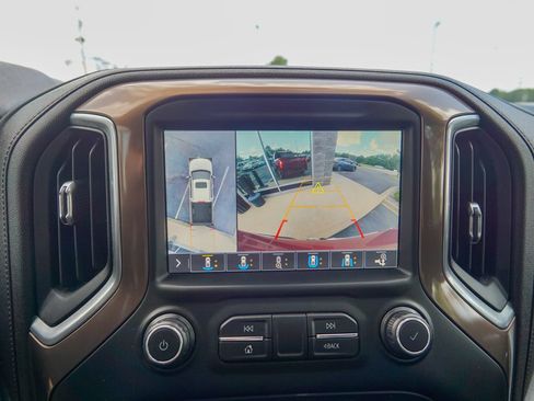 Used 2019 Chevrolet Silverado 1500 High Country w/ Technology Package AWD/4WD image 30