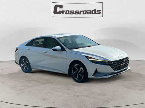 Used 2022 Hyundai Elantra Limited image 7
