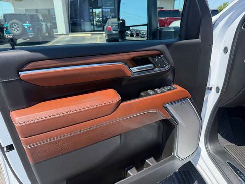 Used 2024 GMC Sierra 3500 Denali Ultimate AWD/4WD image 15