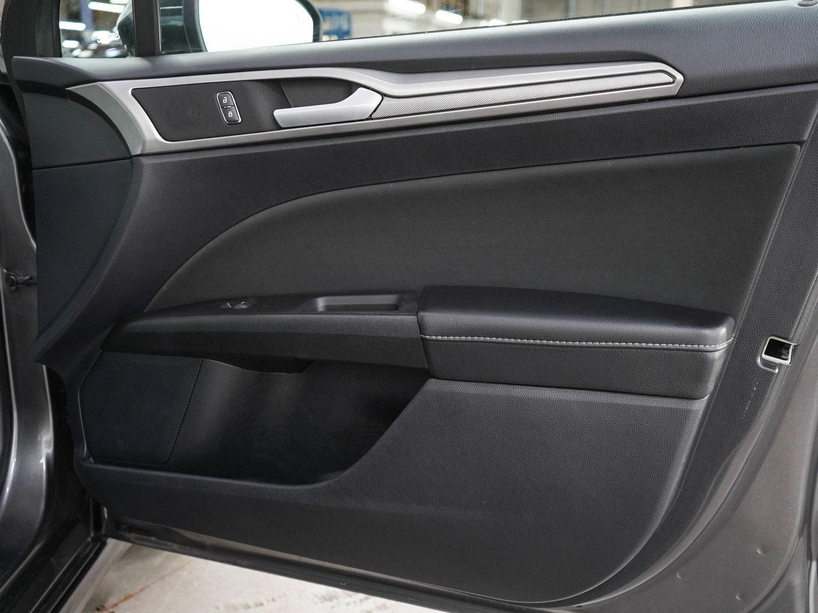 Used 2020 Ford Fusion SE AWD/4WD image 9