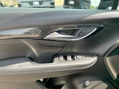 Used 2023 Buick Envision Essence w/ Sport Touring Package FWD image 9