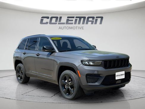 New 2025 Jeep Grand Cherokee Altitude image 7