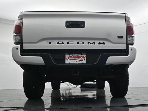 Used 2023 Toyota Tacoma TRD Off-Road w/ Advanced Technology Package AWD/4WD image 35