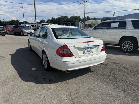 Used 2008 Mercedes-Benz E 350 4MATIC Sedan image 4