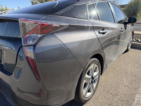 Used 2016 Toyota Prius Three Touring image 11