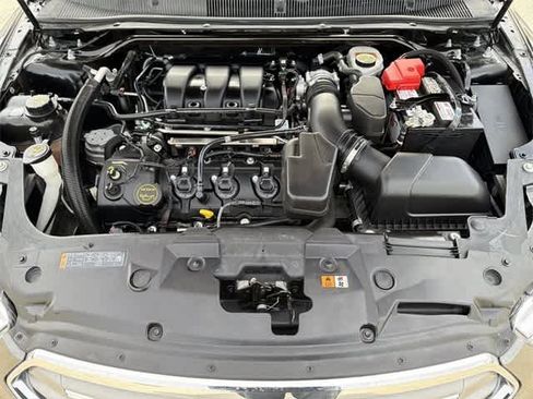 Used 2018 Ford Taurus SE image 16
