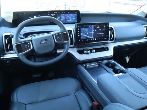 New 2026 Ford Expedition Active image 2