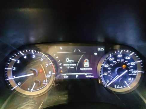 Used 2022 Toyota Highlander XLE FWD image 23