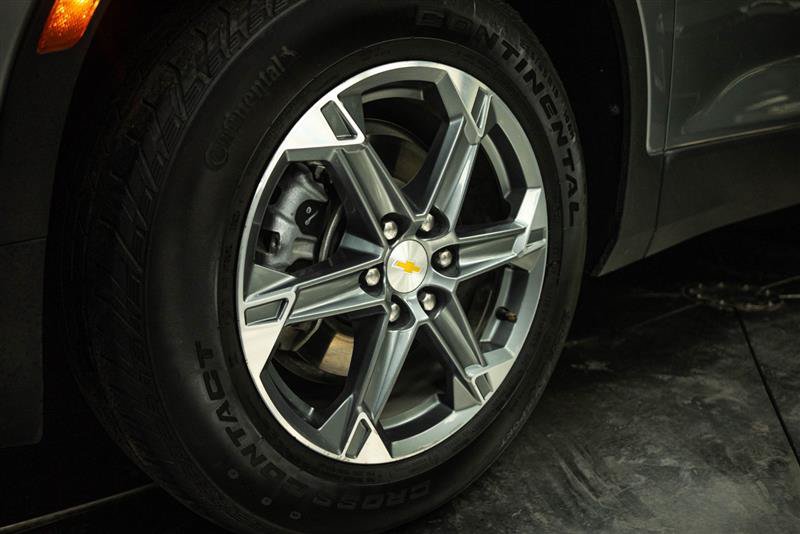 Used 2025 Chevrolet Blazer LT FWD image 3