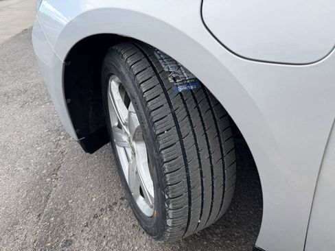 Used 2019 Chevrolet Volt LT w/ Comfort Package image 30