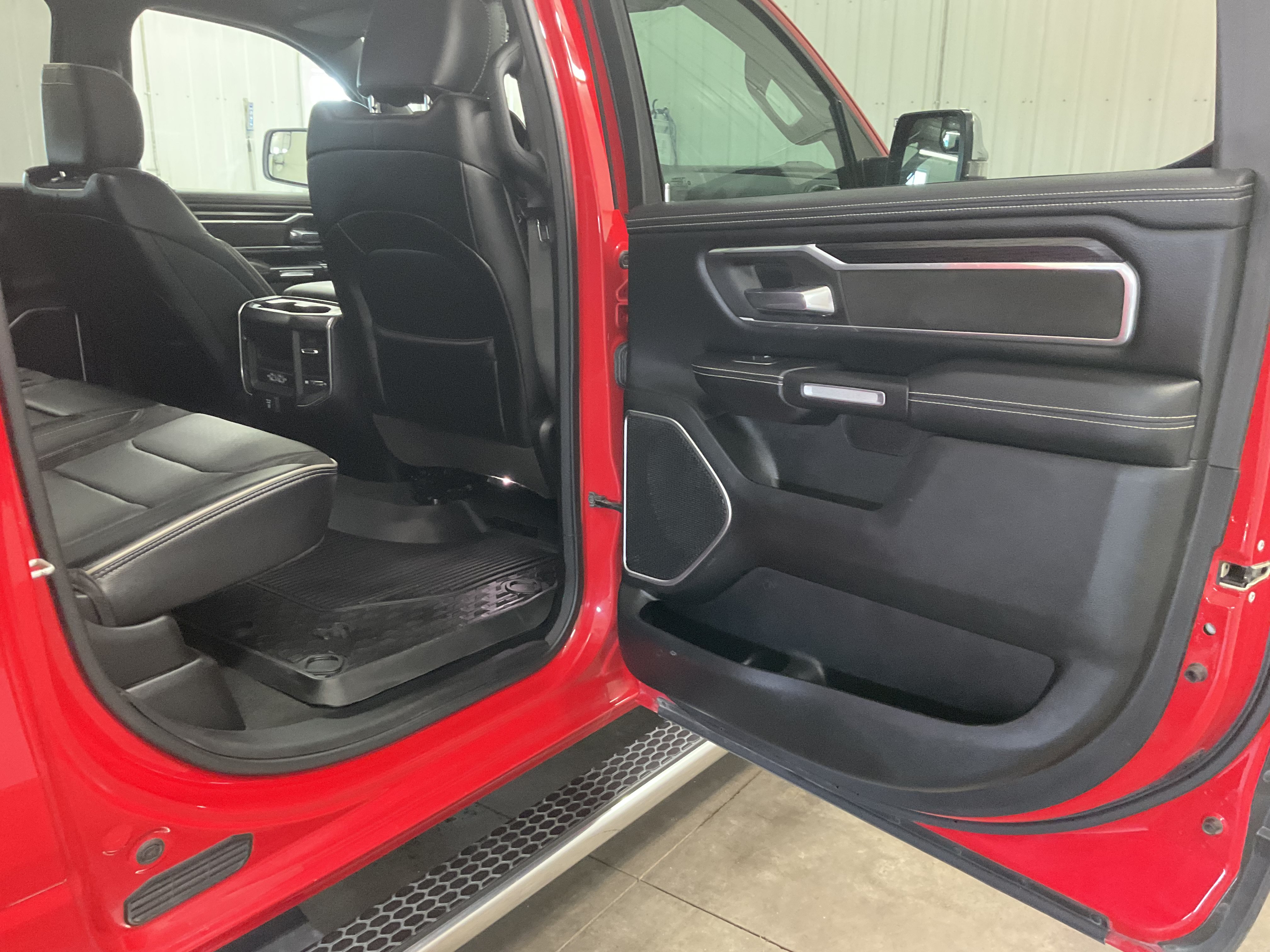 Used 2023 RAM 1500 Laramie AWD/4WD image 23