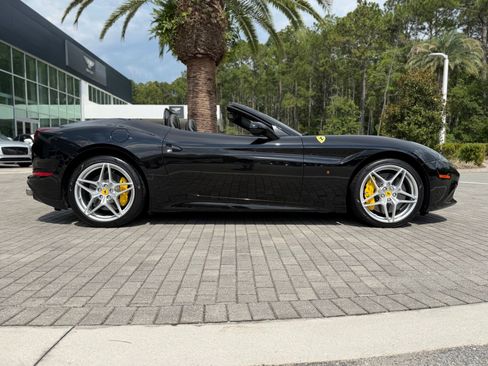 Used 2016 Ferrari California T RWD image 8