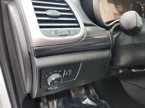 Used 2020 Jeep Grand Cherokee Altitude image 9