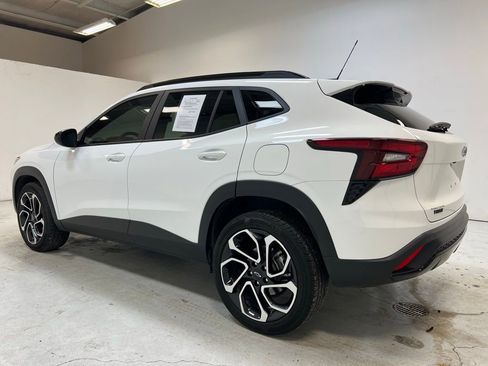 Used 2025 Chevrolet Trax RS w/ Driver Confidence Package image 10