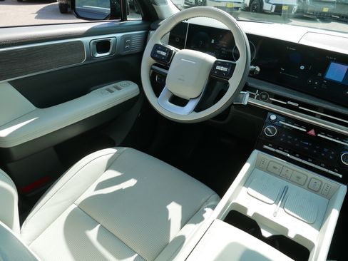 Used 2025 Hyundai Santa Fe Calligraphy AWD/4WD image 9