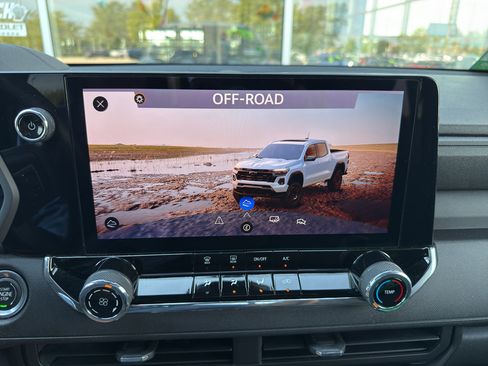 Used 2023 Chevrolet Colorado Trail Boss AWD/4WD image 27