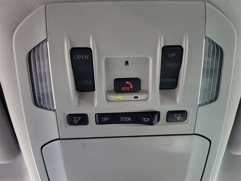Used 2024 Toyota Highlander XLE AWD/4WD image 18