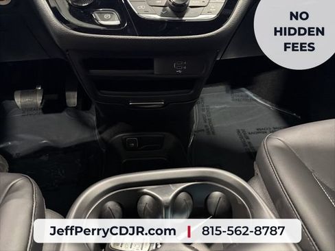 New 2026 Chrysler Pacifica Select w/ S Appearance Package FWD image 19