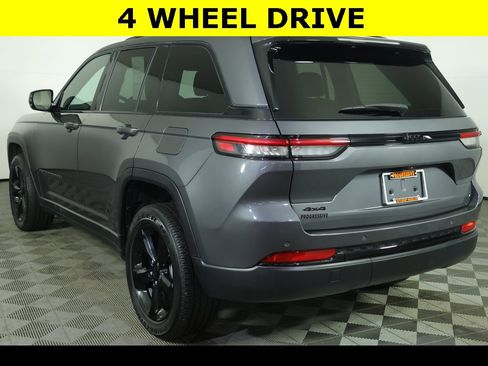 Used 2022 Jeep Grand Cherokee Altitude image 5