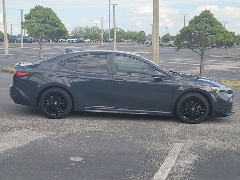 Used 2025 Toyota Camry SE image 8