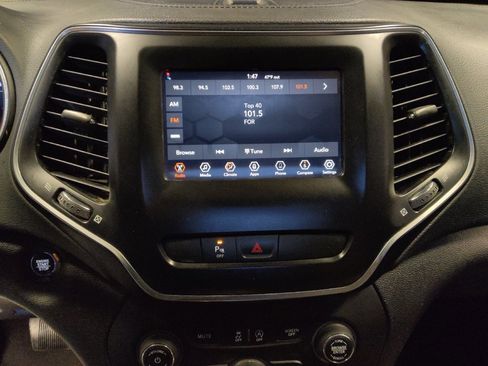 Used 2020 Jeep Cherokee Latitude Plus image 25