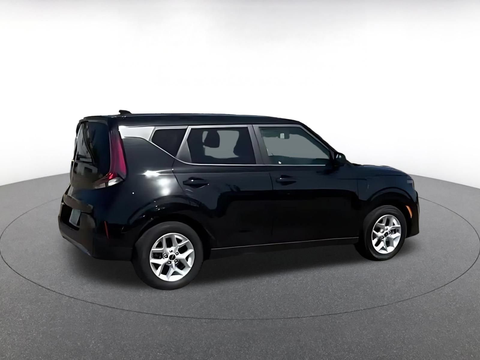 Used 2025 Kia Soul LX w/ LX Technology Package FWD image 13