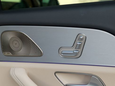 Used 2025 Mercedes-Benz GLS 450 4MATIC image 33