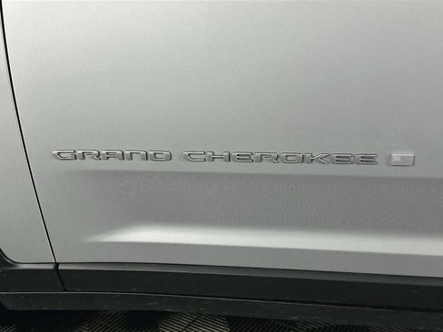 Used 2024 Jeep Grand Cherokee Limited AWD/4WD image 29
