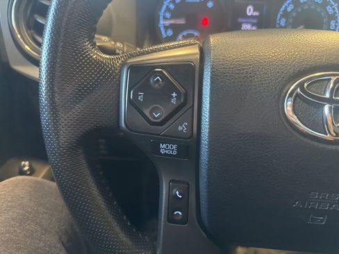 Used 2016 Toyota Tacoma TRD Sport w/ Towing Package image 14