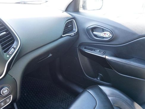 Used 2019 Jeep Cherokee Latitude Plus image 25