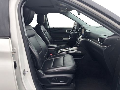 Used 2021 Ford Explorer XLT w/ Equipment Group 202A image 22