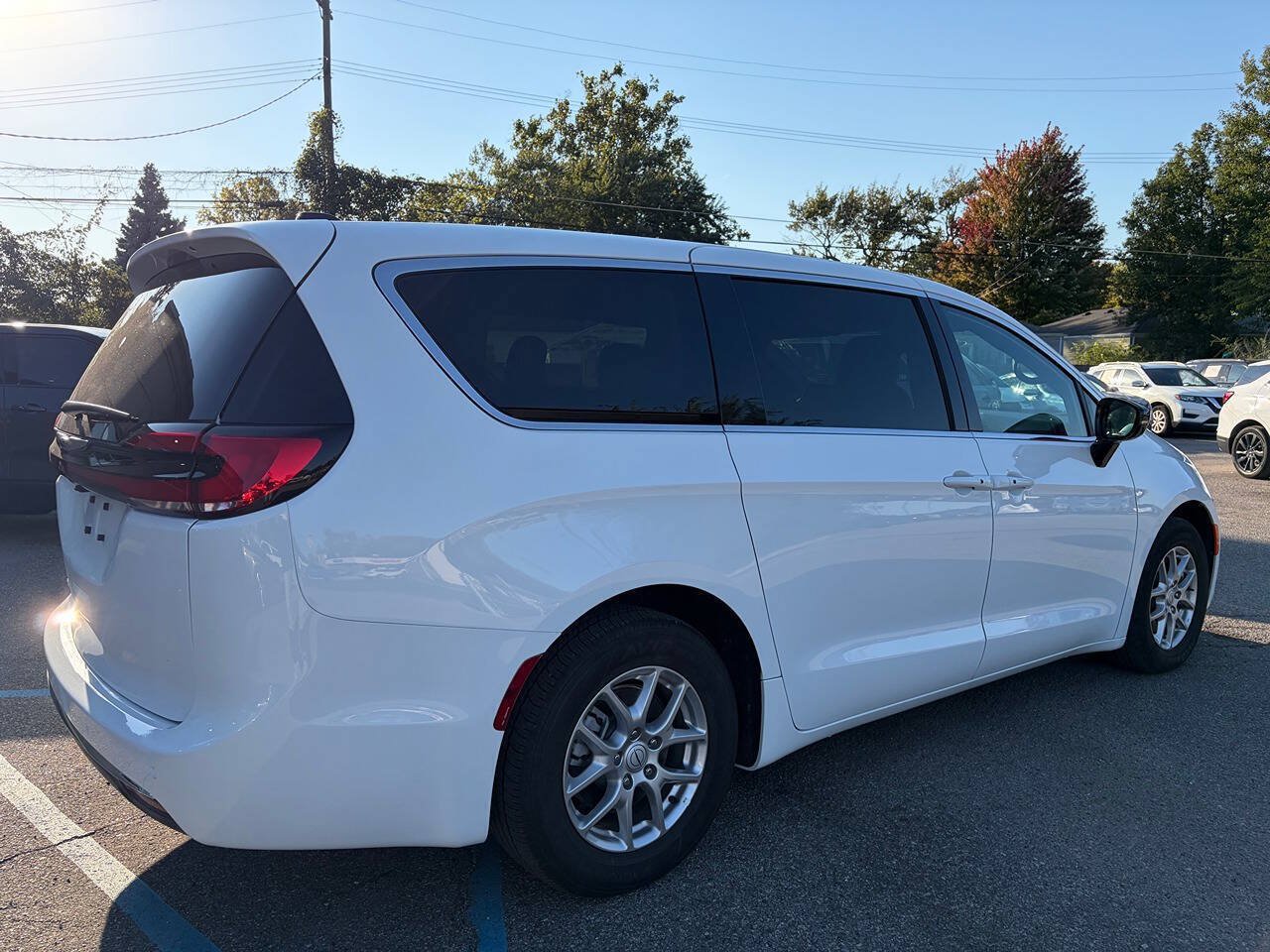 Used 2026 Chrysler Pacifica Select FWD image 5