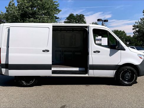 Used 2022 Mercedes-Benz Sprinter 2500 image 35