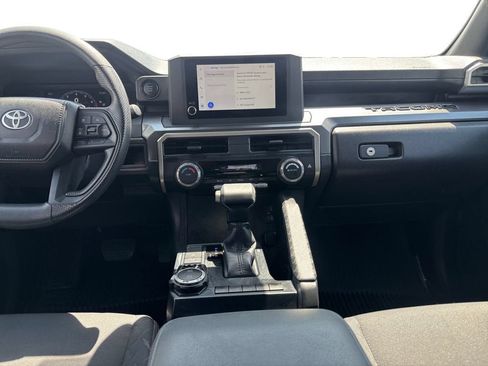 Used 2025 Toyota Tacoma SR5 AWD/4WD image 15