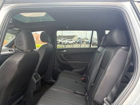 Used 2023 Volkswagen Tiguan SE R-Line FWD image 9