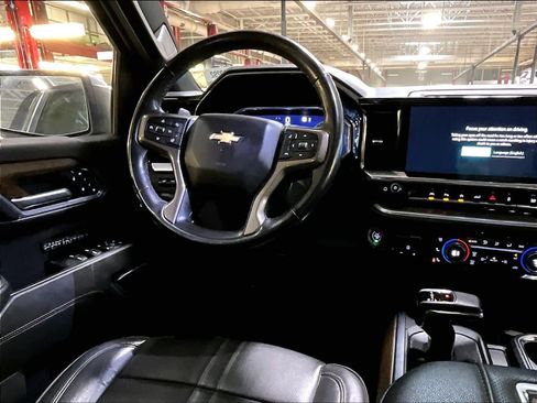 Used 2022 Chevrolet Silverado 1500 High Country w/ High Country Premium Package image 17