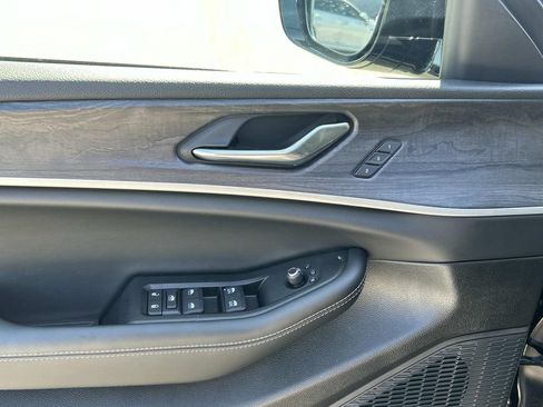 Certified 2025 Jeep Grand Cherokee Limited AWD/4WD image 15