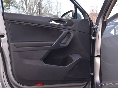 Used 2020 Volkswagen Tiguan SE w/ Panoramic Sunroof Package AWD/4WD image 8