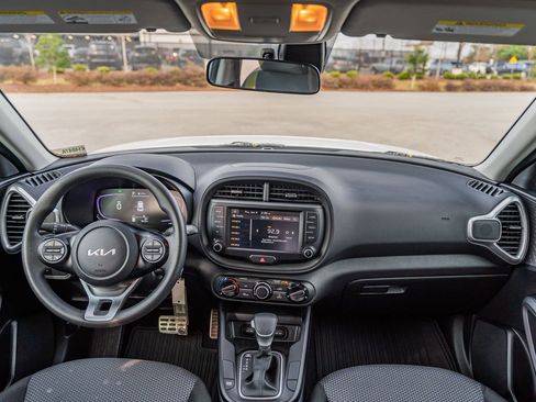 Used 2023 Kia Soul LX w/ LX Technology Package image 25