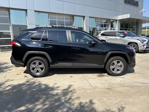 Used 2022 Toyota RAV4 XLE AWD/4WD image 10