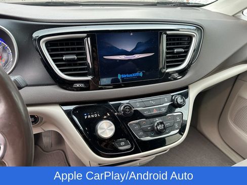 Used 2020 Chrysler Pacifica Touring w/ Cold Weather Group FWD image 11