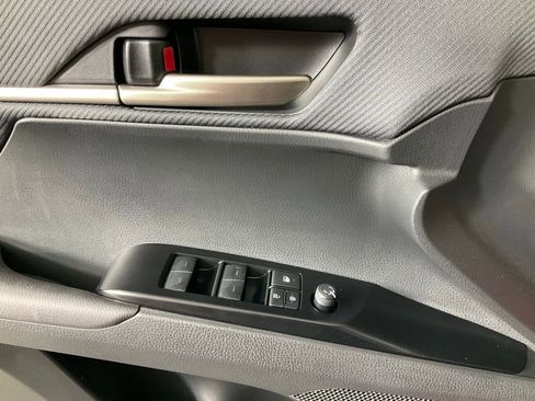 Used 2025 Toyota Camry SE image 14