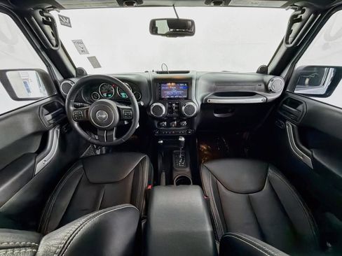Used 2013 Jeep Wrangler Unlimited Sahara w/ Dual Top Group AWD/4WD image 10
