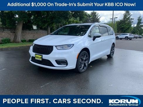 Used 2023 Chrysler Pacifica Touring-L w/ S Appearance Package AWD/4WD image 1