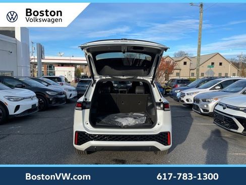 New 2026 Volkswagen Tiguan SE R-Line image 11