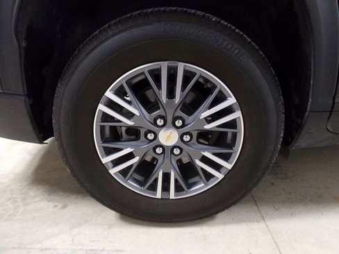 Used 2025 Chevrolet Traverse LT image 33