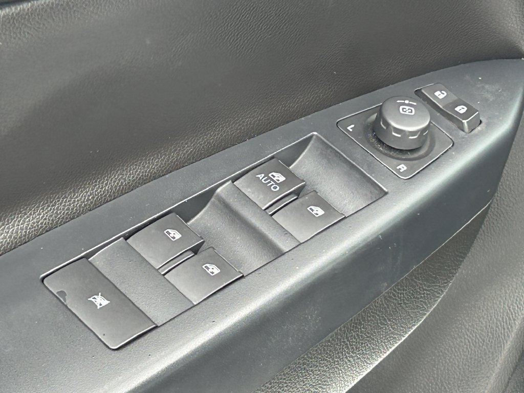 Used 2014 Chevrolet Captiva Sport LTZ FWD image 25