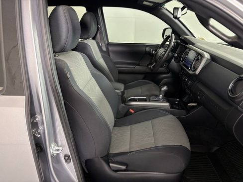 Used 2021 Toyota Tacoma TRD Off-Road w/ Technology Package image 40